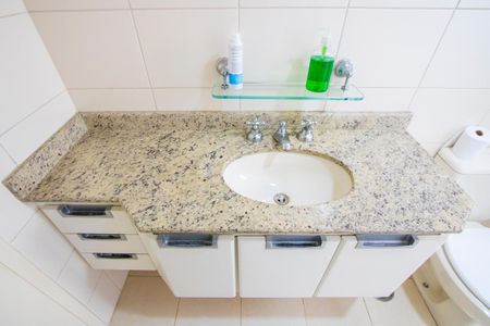 Apartamento à venda com 124m², 4 quartos e 4 vagasBanheiro social