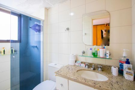 Apartamento à venda com 124m², 4 quartos e 4 vagasBanheiro do quarto 2