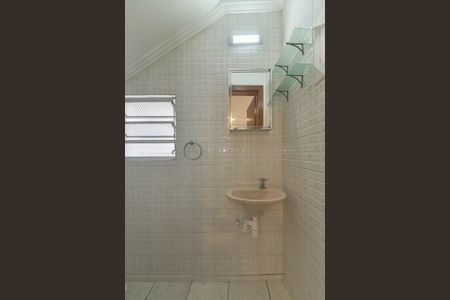 Lavabo de casa para alugar com 3 quartos, 100m² em Jardim Aeroporto, São Paulo