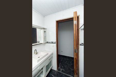 Casa para alugar com 256m², 2 quartos e 3 vagas Casa para alugar com 256m², 2 quartos e 3 vagasBanheiro da Suíte 1