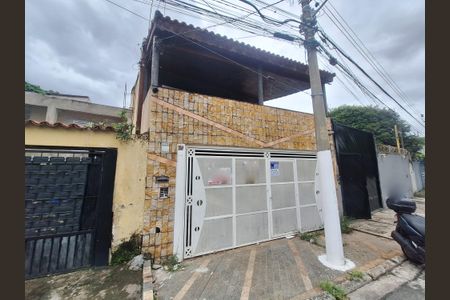 Casa para alugar com 256m², 2 quartos e 3 vagas Casa para alugar com 256m², 2 quartos e 3 vagasFachada