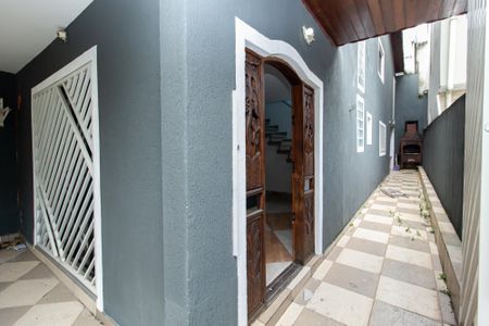 Casa para alugar com 256m², 2 quartos e 3 vagas Casa para alugar com 256m², 2 quartos e 3 vagasHall