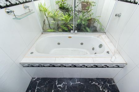 Casa para alugar com 256m², 2 quartos e 3 vagas Casa para alugar com 256m², 2 quartos e 3 vagasBanheiro da Suíte 1