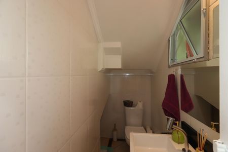 Casa de condomínio à venda com 132m², 3 quartos e 2 vagasLavabo