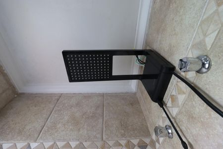 Casa de condomínio à venda com 132m², 3 quartos e 2 vagasBanheiro - Chuveiro