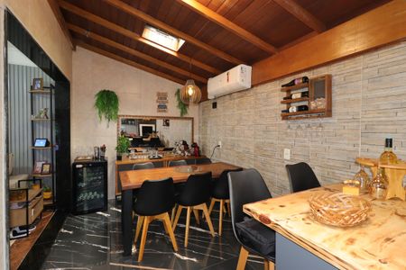 Casa de condomínio à venda com 132m², 3 quartos e 2 vagasÁrea Gourmet