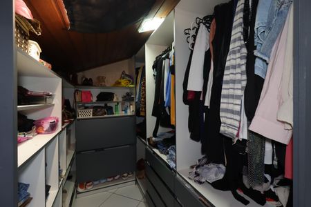 Casa de condomínio à venda com 132m², 3 quartos e 2 vagasQuarto 3 - Closet