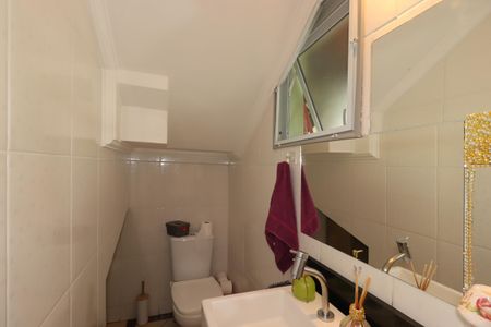 Casa de condomínio à venda com 132m², 3 quartos e 2 vagasLavabo