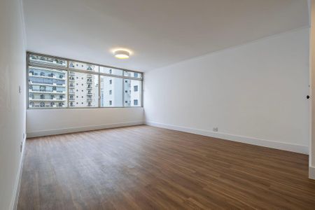 Apartamento para alugar com 130m², 3 quartos e 1 vaga Apartamento para alugar com 130m², 3 quartos e 1 vagaSala