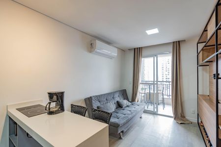 Sala e cozinha de apartamento para alugar com 1 quarto, 33m² em Vila Nair, São Paulo
