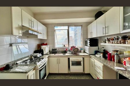 Apartamento à venda com 125m², 3 quartos e 2 vagasCozinha