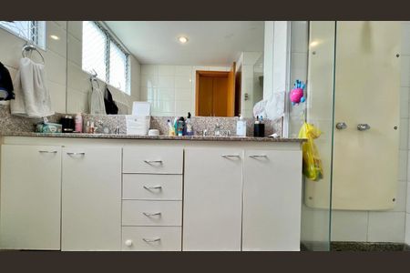 Apartamento à venda com 125m², 3 quartos e 2 vagasbanho