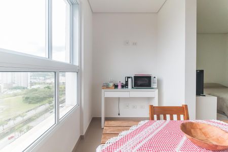 Varanda de kitnet/studio para alugar com 1 quarto, 40m² em Vila Mogilar, Mogi das Cruzes