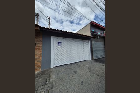 Casa para alugar com 200m², 3 quartos e 2 vagasFachada