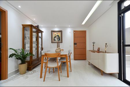 Apartamento à venda com 145m², 3 quartos e 2 vagas Apartamento à venda com 145m², 3 quartos e 2 vagasSala Ambientes