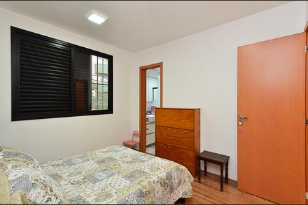 Apartamento à venda com 145m², 3 quartos e 2 vagas Apartamento à venda com 145m², 3 quartos e 2 vagasSuíte