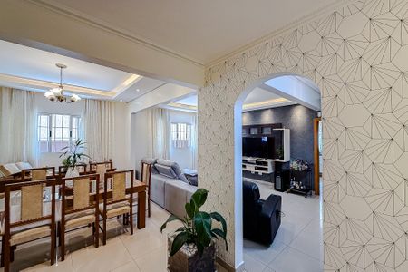 Casa à venda com 250m², 4 quartos e 4 vagasSala