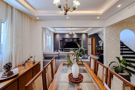 Casa à venda com 250m², 4 quartos e 4 vagasSala