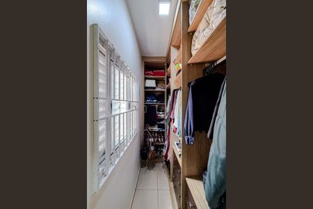 Casa à venda com 250m², 4 quartos e 4 vagasQuarto 4 - Suíte