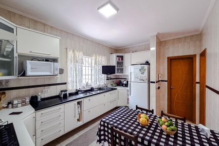 Casa à venda com 250m², 4 quartos e 4 vagasCozinha