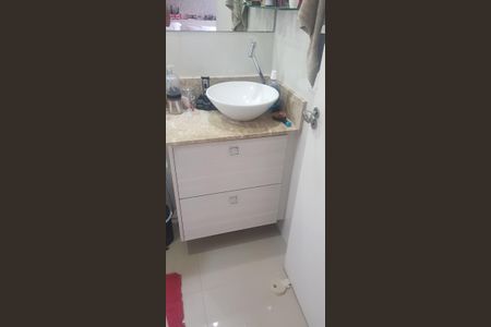 Banheiro de apartamento à venda com 3 quartos, 74m² em Umuarama, Osasco