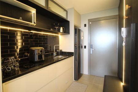 Cozinha de kitnet/studio para alugar com 0 quarto, 26m² em Três Figueiras, Porto Alegre