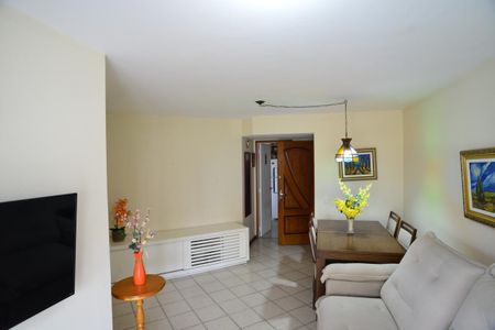 Sala de apartamento para alugar com 2 quartos, 70m² em Barra da Tijuca, Rio de Janeiro