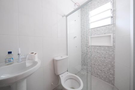 Banheiro de apartamento para alugar com 1 quarto, 30m² em Vila Euthalia, São Paulo