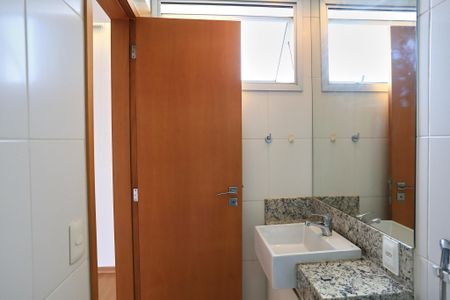 Apartamento para alugar com 69m², 2 quartos e 2 vagas Apartamento para alugar com 69m², 2 quartos e 2 vagasBanheiro da Suíte