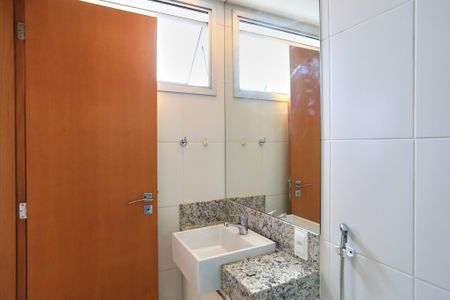Apartamento para alugar com 69m², 2 quartos e 2 vagas Apartamento para alugar com 69m², 2 quartos e 2 vagasBanheiro da Suíte