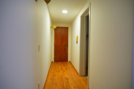 Corredor  sala  de apartamento para alugar com 2 quartos, 82m² em Floresta, Porto Alegre