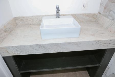 Banheiro de kitnet/studio para alugar com 1 quarto, 24m² em Perdizes, São Paulo