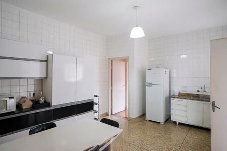 Casa à venda com 303m², 5 quartos e 3 vagasCozinha casa 1