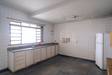 Casa à venda com 303m², 5 quartos e 3 vagasCozinha casa 2