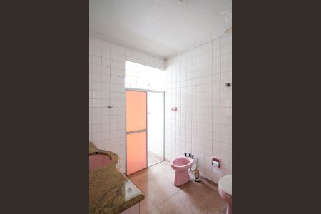 Casa à venda com 303m², 5 quartos e 3 vagasBanheiro casa 2