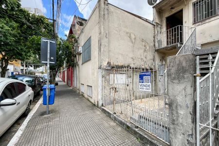 Casa à venda com 303m², 5 quartos e 3 vagasFachada + plaquinha