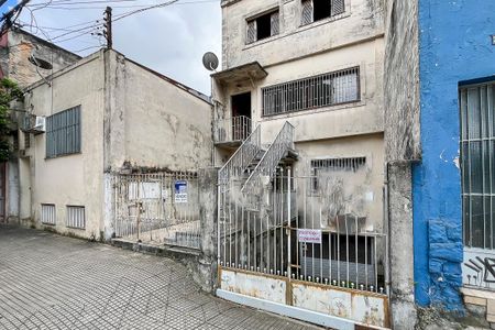 Casa à venda com 303m², 5 quartos e 3 vagasFachada + plaquinha