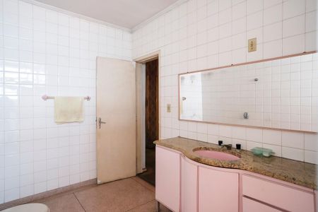 Casa à venda com 303m², 5 quartos e 3 vagasBanheiro casa 2