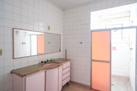 Casa à venda com 303m², 5 quartos e 3 vagasBanheiro casa 2