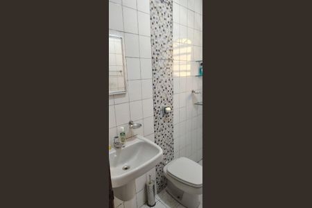 Casa à venda com 147m², 4 quartos e 2 vagas Casa à venda com 147m², 4 quartos e 2 vagasBanheiro