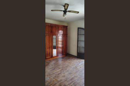 Casa à venda com 147m², 4 quartos e 2 vagas Casa à venda com 147m², 4 quartos e 2 vagasQuarto