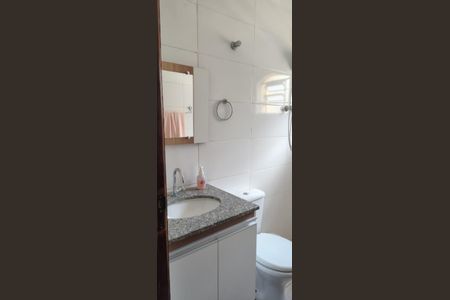 Casa à venda com 147m², 4 quartos e 2 vagas Casa à venda com 147m², 4 quartos e 2 vagasBanheiro