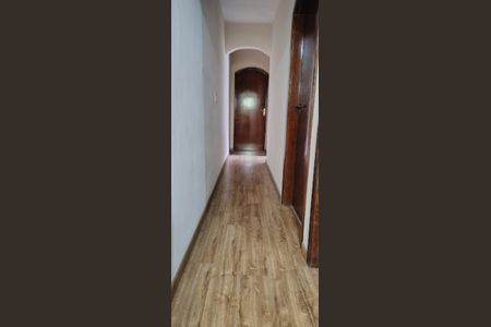 Casa à venda com 147m², 4 quartos e 2 vagas Casa à venda com 147m², 4 quartos e 2 vagasCorredor