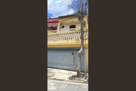 Casa à venda com 147m², 4 quartos e 2 vagas Casa à venda com 147m², 4 quartos e 2 vagasFachada