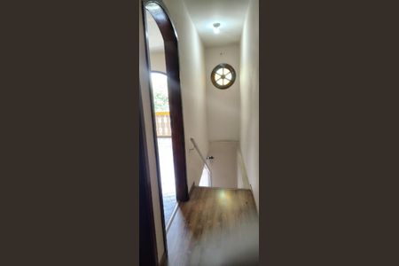 Casa à venda com 147m², 4 quartos e 2 vagas Casa à venda com 147m², 4 quartos e 2 vagasCorredor