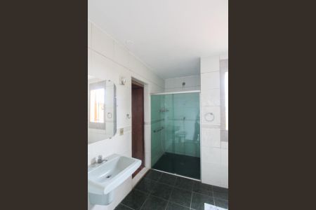 Casa à venda com 291m², 4 quartos e 4 vagasBanheiro da Suíte