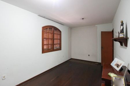 Casa à venda com 291m², 4 quartos e 4 vagasQuarto 2