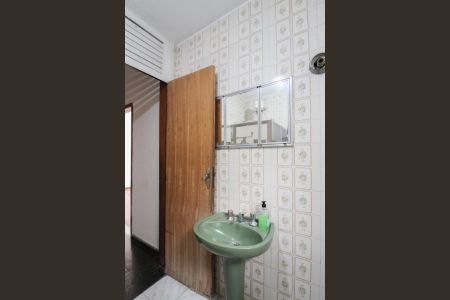 Casa à venda com 291m², 4 quartos e 4 vagasBanheiro Social 1