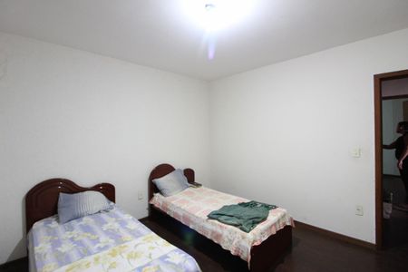 Casa à venda com 291m², 4 quartos e 4 vagasQuarto 1