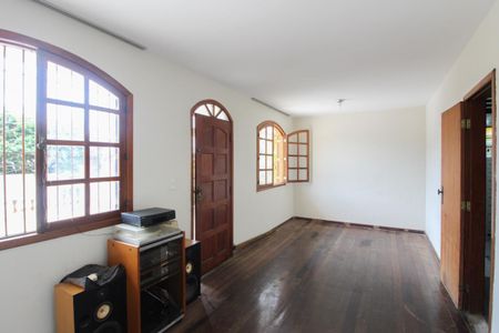 Casa à venda com 291m², 4 quartos e 4 vagasSala 1